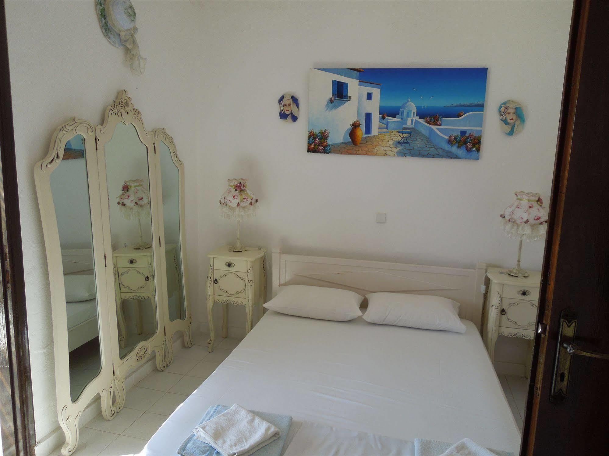 Albatross Hotel Livadi  ภายนอก รูปภาพ
