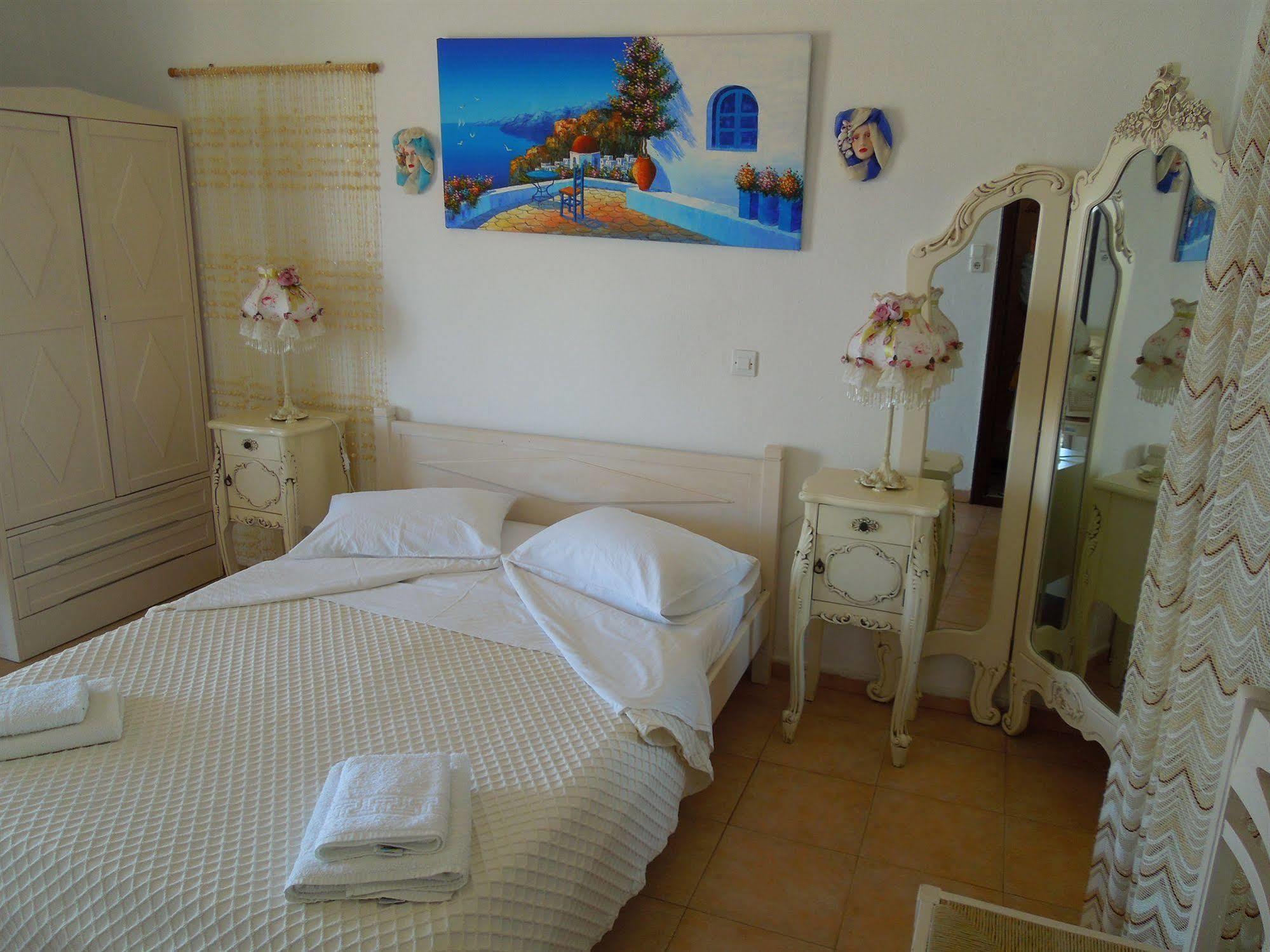 Albatross Hotel Livadi  ภายนอก รูปภาพ